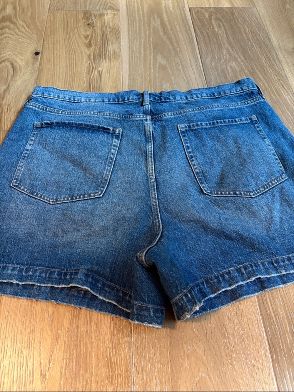 Banana Republic Size 34/18 Women's Blue Denim Button Fly Medium Wash Shorts - Picture 8 of 12